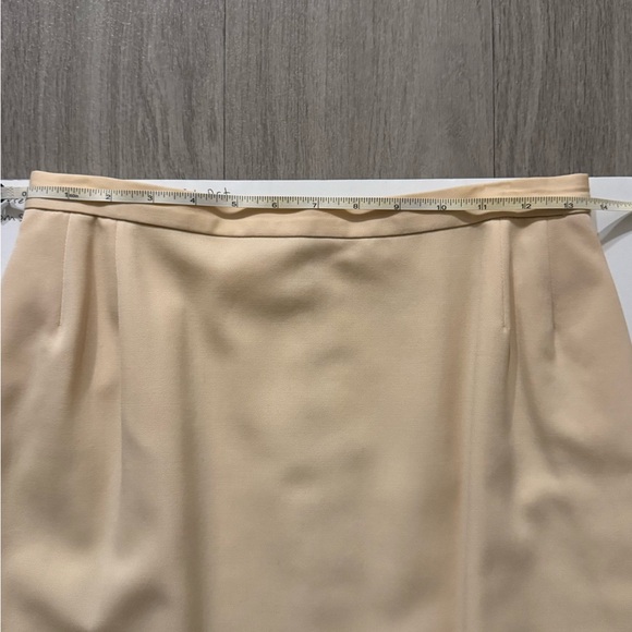 Vintage Chanel Cream Skirt - 12 - Picture 5 of 6